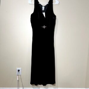 Garnet Hill Sleeveless Black Velvet Midi Dress With Jeweled Pendant Size 10